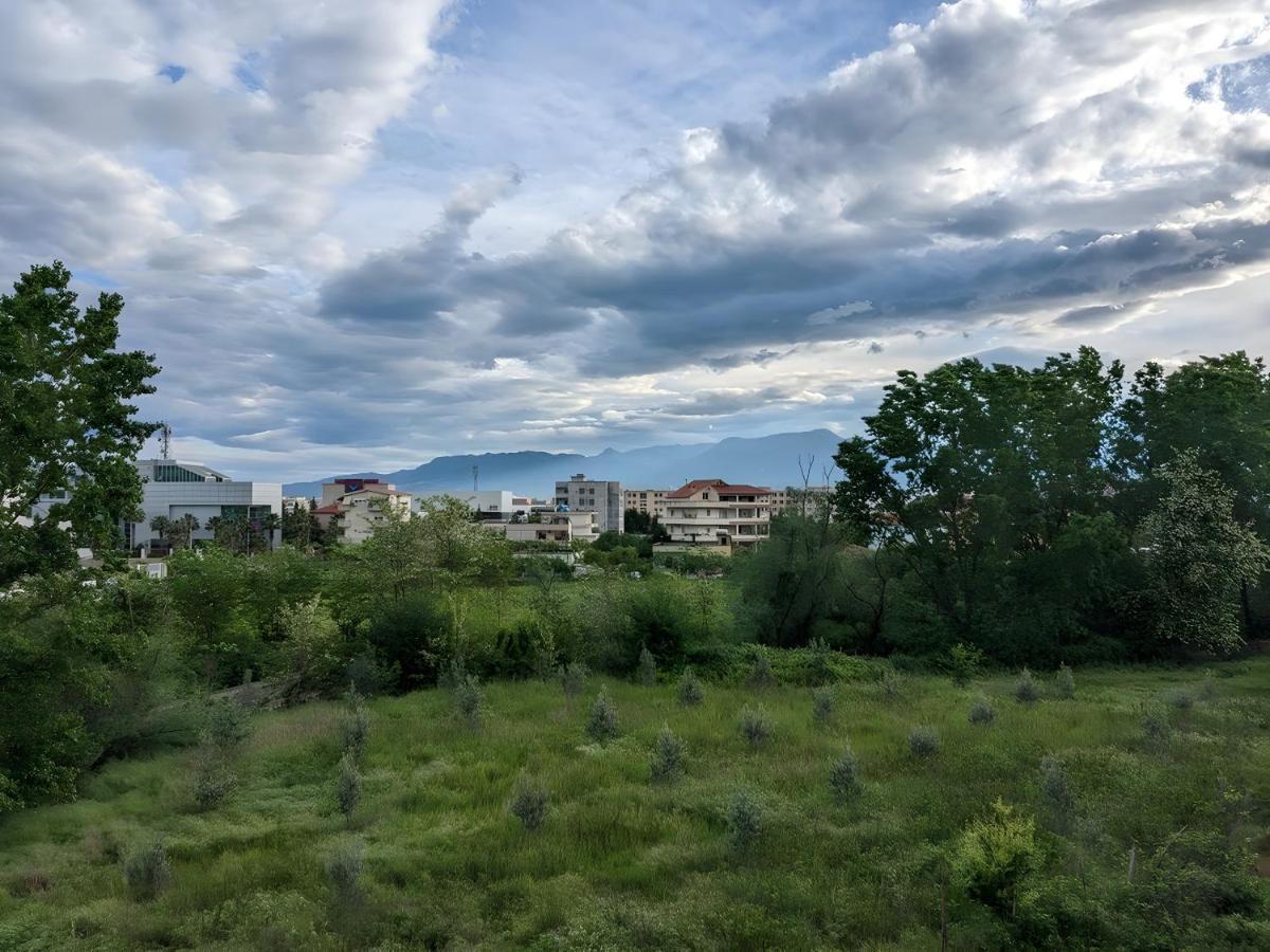 Sunny Riverside Tirana'S Oasis - Breakfast & Dinner Esterno foto
